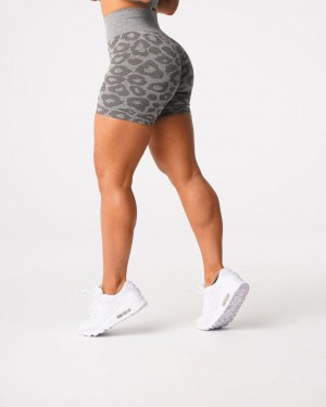 Szorty Damskie NVGTN Leopard Seamless Khaki Zielone | PL066FD